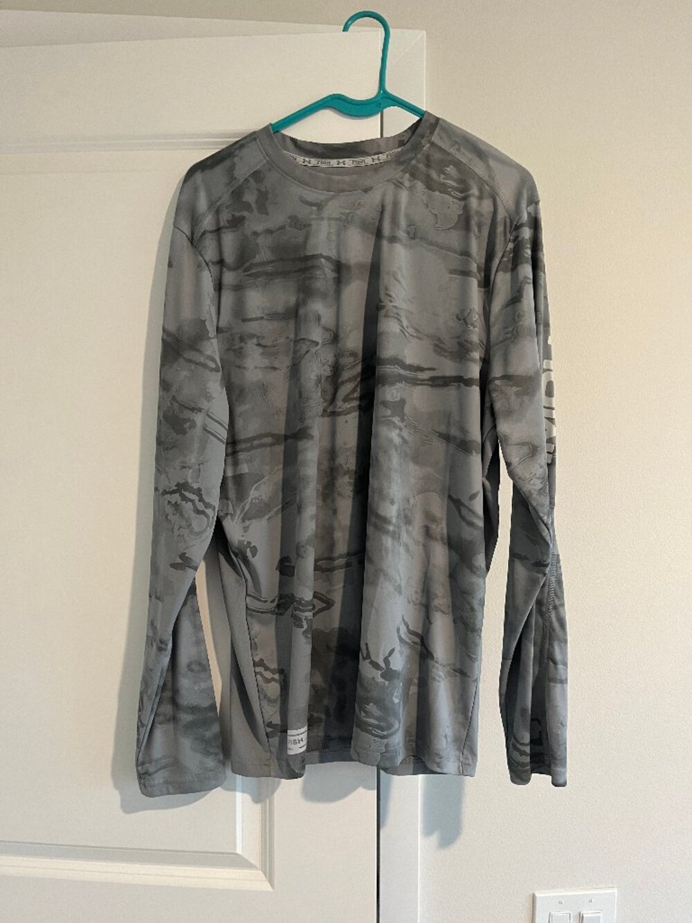 Men's Loose Fitting Fish Grey Black Under Armour Long Sleeve T Shirt Size Large